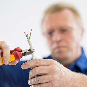 DGUV Vorschrift 3 Check bei EGATECH GmbH in Pirna