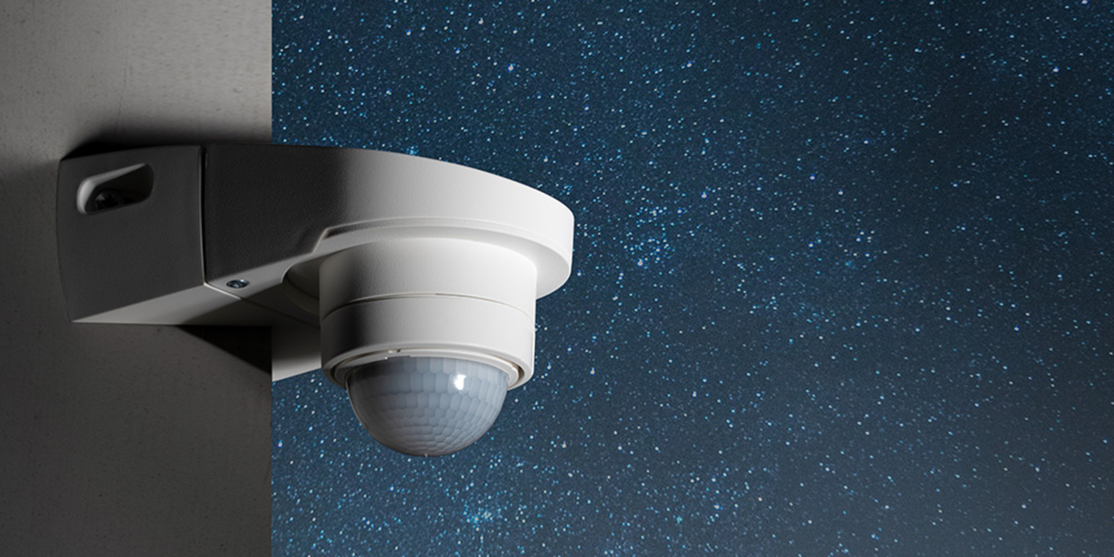 Bewegungsmelder 240° Grad bei EGATECH GmbH in Pirna